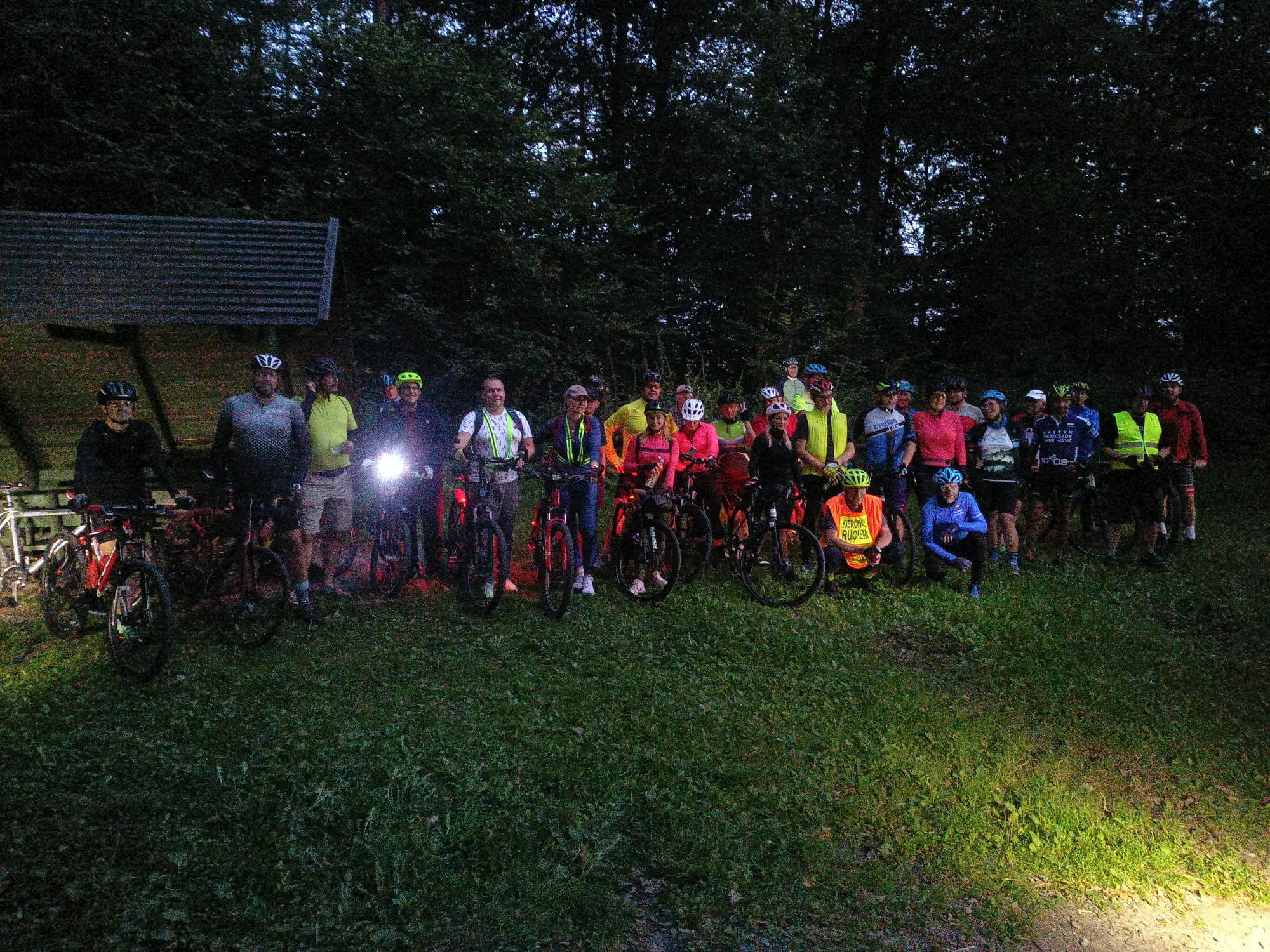 Rowerami nocą do Kadyn